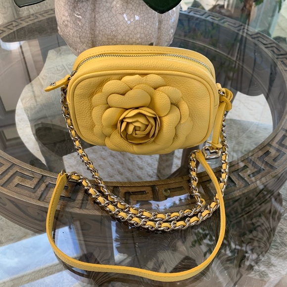 Brighton Handbags - BRIGHTON LEATHER FLOWER CROSSBODY BAG!💛💛